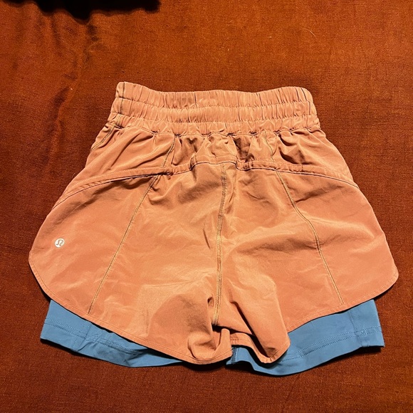 Lululemon woman’s size 4 running shorts. Euc. - Picture 2 of 3